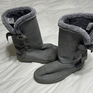Women's Gray Faux-Suede Winter Boots with Back Ribbon